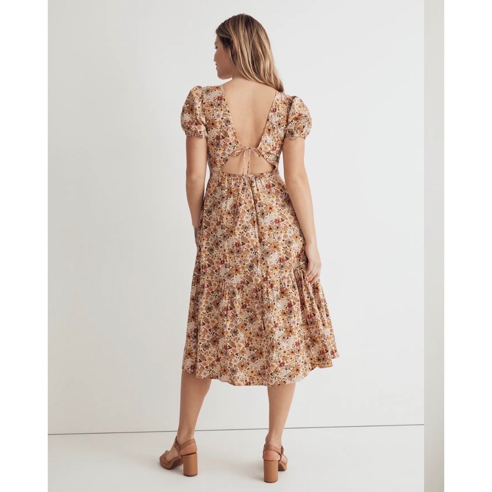 Madewell Puff-Sleeve Open-Back Midi
Dress in Floral Field Floral Cottagecore 4 - Picture 3 of 14